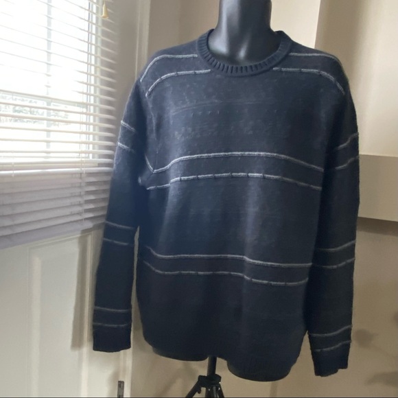 Tommy Hilfiger men 100% cotton long sleeves crew neck sweater. Size L. Used - Picture 3 of 9